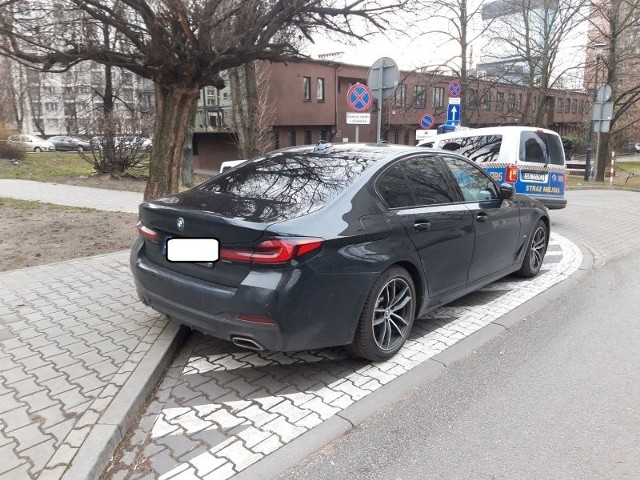 560 interwencje z powodu niewłaściwego parkowania - to bilans ostatniego tygodnia pracy strażników miejskich w Katowicach.