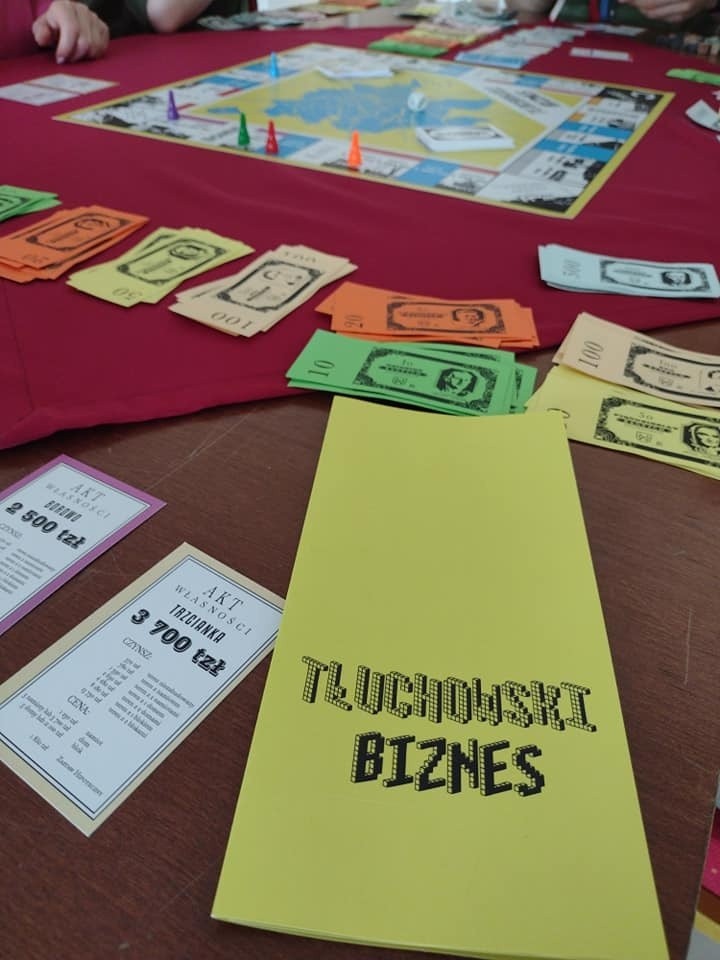 W Tłuchowie powstała gra „Tłuchowski Biznes”. To oryginalna wersja popularnego Monopoly