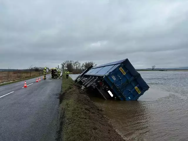 W wyniku zdarzenia nikt nie doznał żadnych obrażeń. Więcej zdjęć ---->