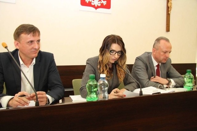 Obecni przewodnicząca Rady Miasta Kielce Joanna Winiarska i zastępcy Krzysztof Adamczyk (z prawej) i Dawid Kędziora we wtorek mają zostać odwołani.