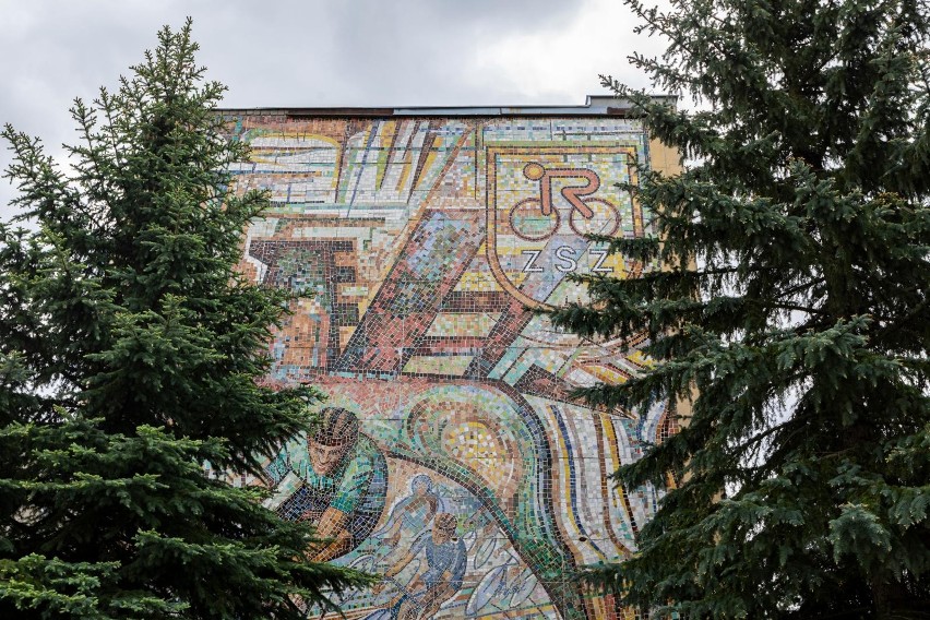 Mozaika "Rometu" na ścianie dawnej szkoły zawodowej przy...