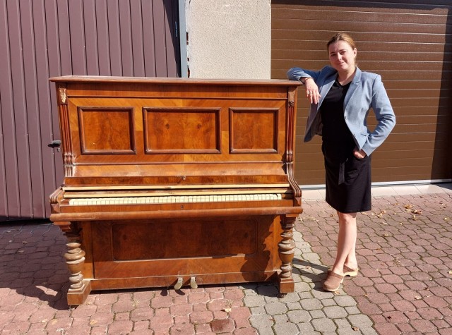 Pianino z Goworowic odkryła w czasie prac porządkowych w siedzibie inspekcji weterynaryjnej w Hajnówce jego szefowa Joanna Piekut - Geniusz.