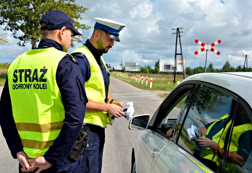 Policjanci pouczali kierowców o przepisach, ale w skrajnych...