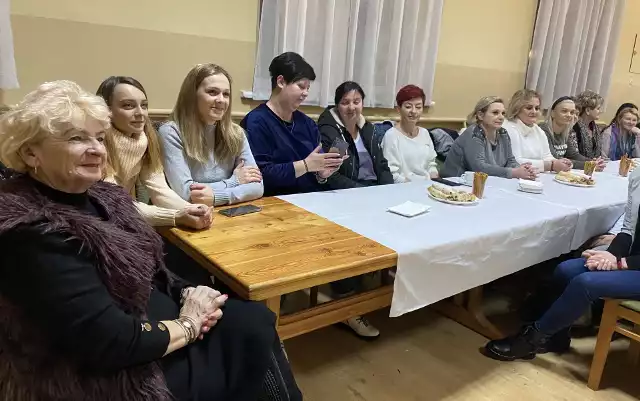 Spotkanie z z przedstawicielkami poszczególnych Kół Gospodyń Wiejskich zorganizowane zostało w remizie Ochotniczej Straży Pożarnej w Skalbmierzu