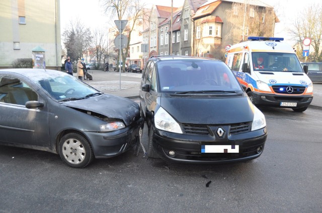 Kolizja na skrzyżowaniu ulic Koszalińskiej i Jeziornej. 