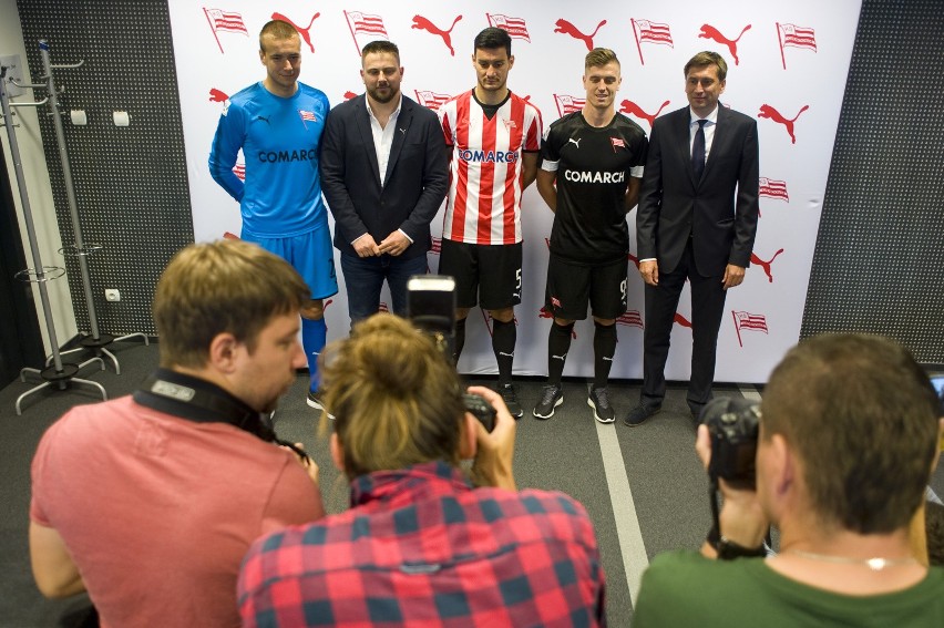 Nowe stroje prezentowali Grzegorz Sandomierski, Miroslav...