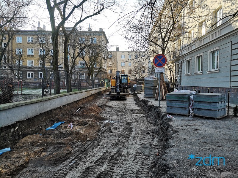 Na poboczach nowej drogi zaplanowana jest budowa chodnika, a...