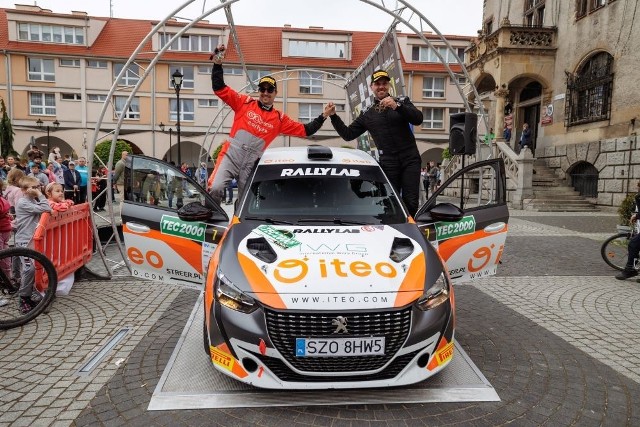 Na prawym fotelu zasiadł tym razem Jakub Wróbel, bardzo doświadczony pilot rajdowy, który kilka dni wcześniej wrócił z Rally Islas Canarias. Warto dodać, że za wygranie Power Stage, czyli odcinka nr 5 (Pogwizdów), przyznane zostały dodatkowe punkty do klasyfikacji generalnej sezonu.