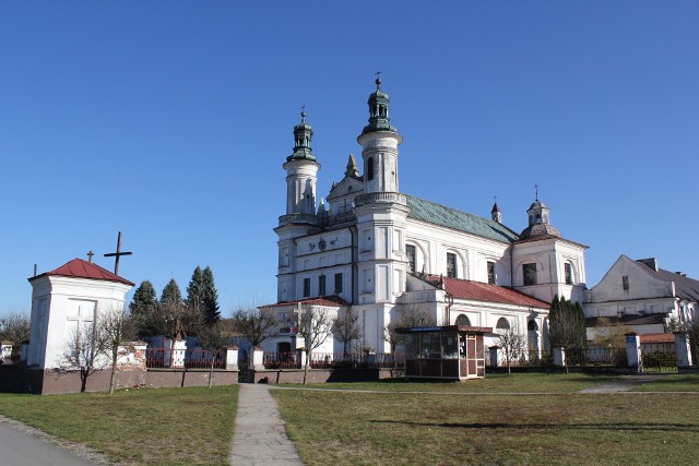 3,4 miliona złotych na remont muru klasztornego dostała gmina Gniewoszów. Pieniądze pochodzą z Rządowego Programu Odbudowy zabytków.
