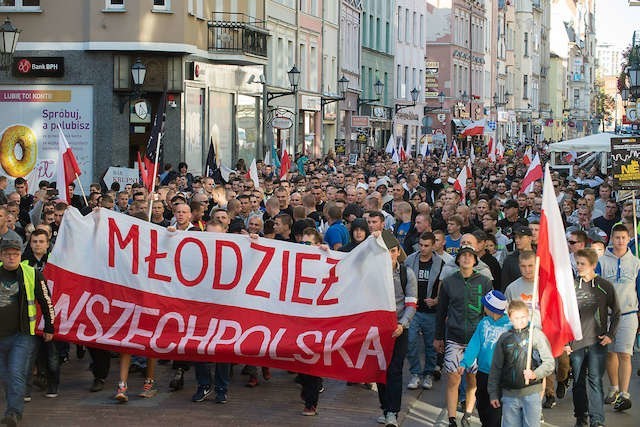 27 września 2015 roku, Toruń, marsz „Polak mądry przed szkodą”. Prokuratura bada, kto skandował nienawistne hasła wobec wyznawców islamu.