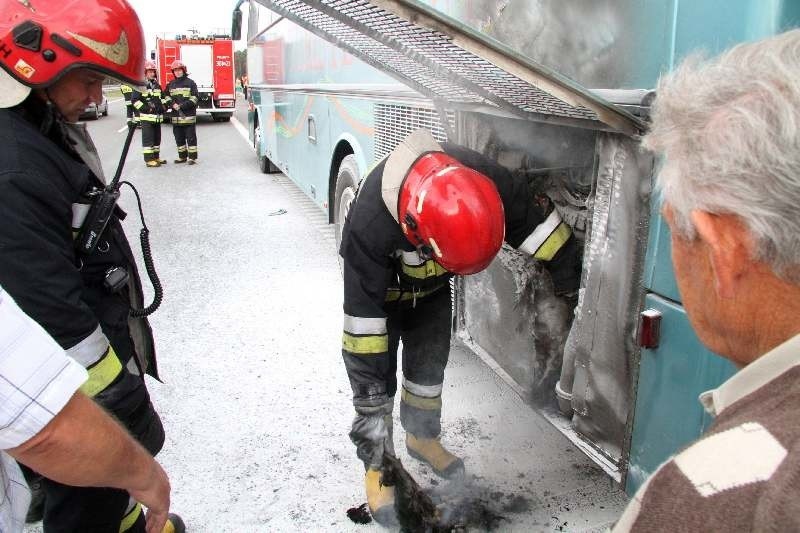 Kostomłoty: Zapalił się autobus na obwodnicy Kielc. Spod maski zaczął wydobywać się dym (zdjęcia)