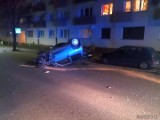 Wypadek w nocy na ul. 1 Maja w Opolu. Dachował fiat cinquecento. Policja ustala, kto siedział za kierownicą