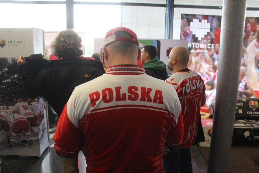 MŚ w hokeju: Polska - Korea Płd. [ZDJĘCIA KIBICÓW]