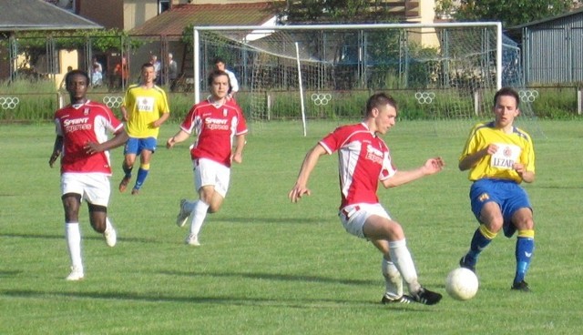 MKS Kańczuga (czerwone koszulki) przygotowania do nowego sezonu zaczną 7 lipca