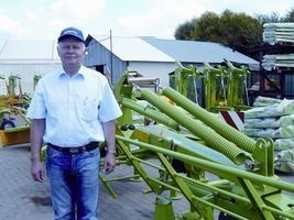 Antoni Stolarski, właściciel firmy SaMASZ, przedstawia największą chlubę zakładu i nowość – zestaw megaCUT