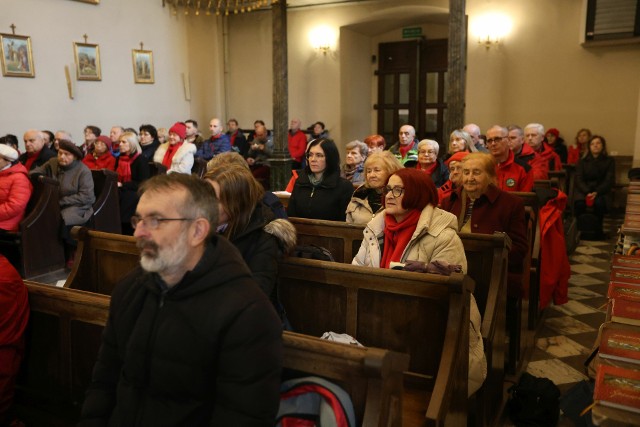 W mszy świętej w kościele na Karczówce uczestniczyła spora grupa przewodników świętokrzyskich