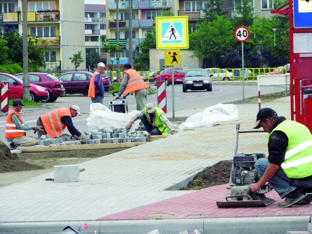 Na części przydrożnych pasów powstaną zatoczki postojowe, dzięki czemu będzie kilkadziesiąt nowych miejsc parkingowych.