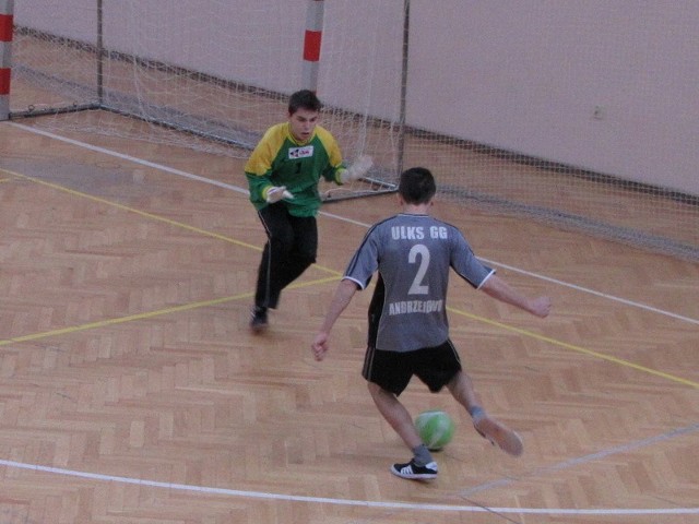 Gimnazjaliści z Andrzejewa, po przetarciu w turnieju powiatowym, będą mogli zagrać w halową piłkę nożną we własnej hali.