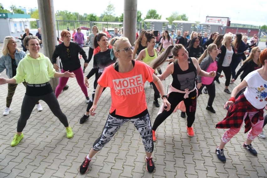 Maraton Zumba dla „Śpiochów” na toruńskiej Motoarenie