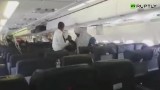 Pasażer wyssany z pokładu samolotu zginął (wideo)