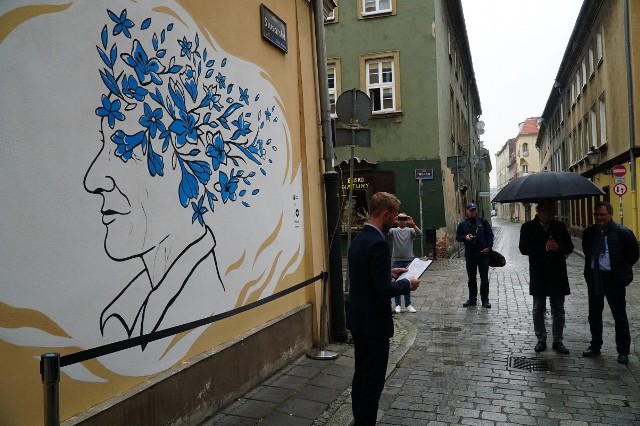 Odsłonięcie muralu zainaugurowało cykl wydarzeń "Senioralni Poznań". Będą się one odbywać od 5 do 15 października.