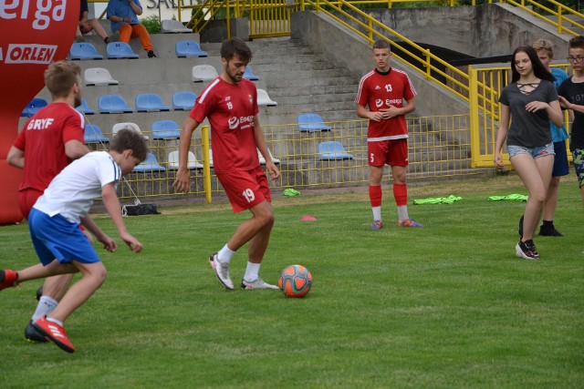 Piłkarze Gryfa Słupsk zagrali z młodzieżą