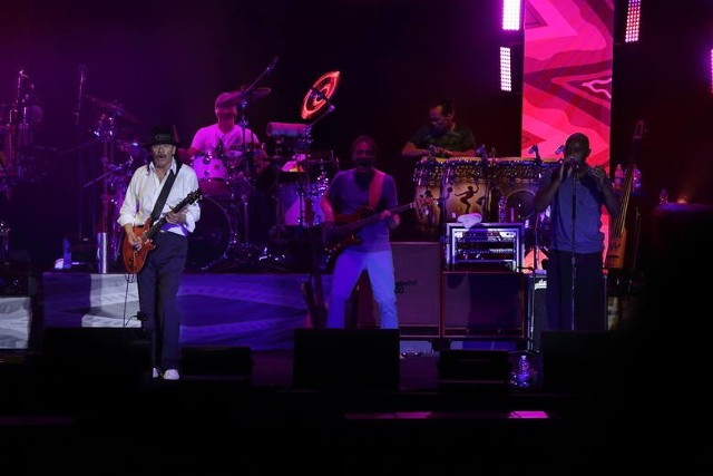 Santana zmieniał zespół i style wiele razy i udowodnił, że znakomicie interpretuje bluesa, rocka, jazz, pop i rytmy latino.
