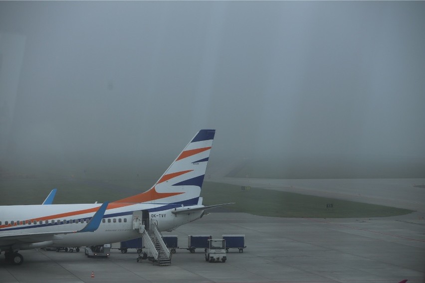 12.10.2013 pyrzowice lotnisko mgla samolot fot. marzena...