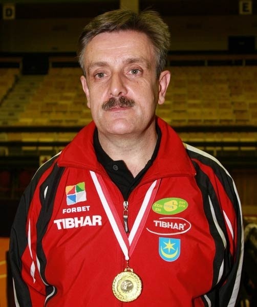 Pracujący na codzień z drużyną Forbetu Tarnobrzeg Zbigniew Nęcek został trenerem reprezentacji Polski tenisistek stołowych.