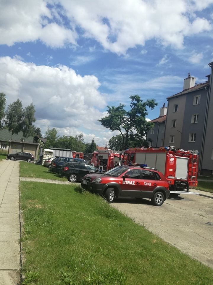 Pożar mieszkania w Skawinie. Ewakuowano mieszkańców bloku