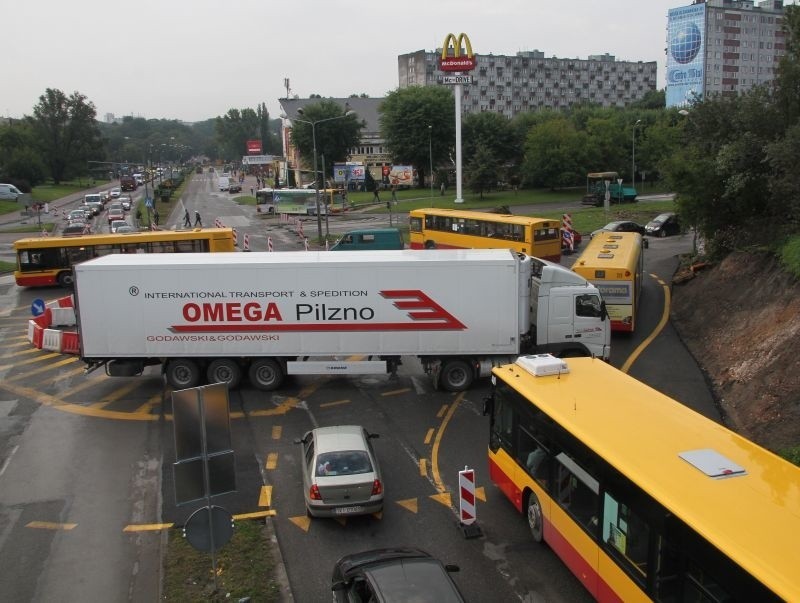 Rondo turbinowe w Kielcach. Znaki mylą kierowców? (video, zdjęcia)