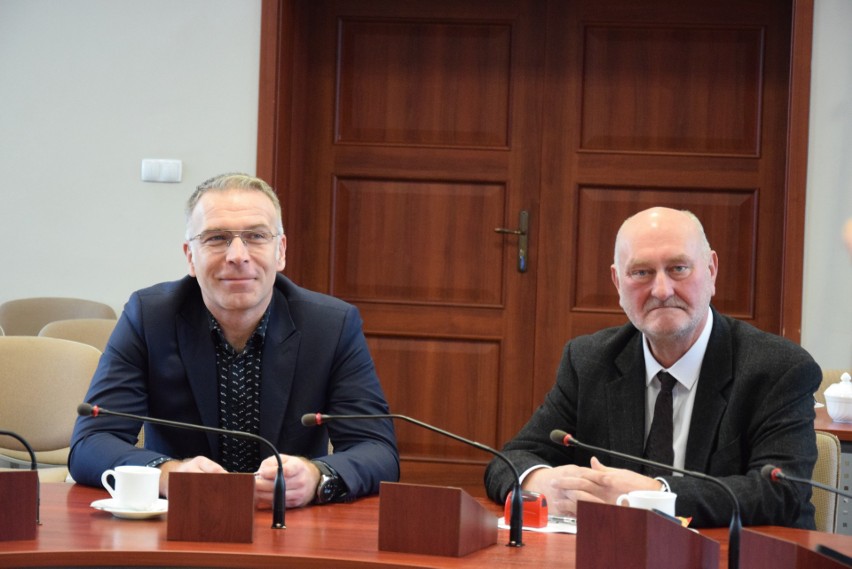 Zarząd Drogowy w Sępólnie podpisał umowy z wykonawcami:...