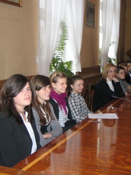 W pierwszym spotkaniu inicjującym powstanie Młodzieżowej Rady Miasta Tarnobrzega uczestniczyli przewodniczący samorządów uczniowskich gimnazjów, szkół średnich oraz wyższej uczelni.