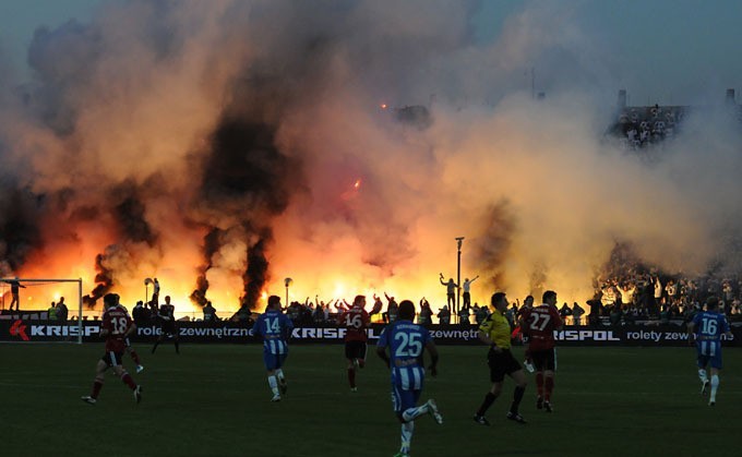 [nowe zdjęcia] Lech Poznań - Legia Warszawa. Mecz i demolka