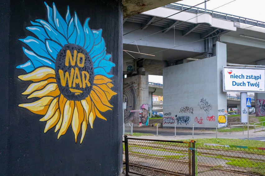 Słonecznikowy mural pod Trasą Zamkową w geście solidarności z Ukrainą [ZDJĘCIA]