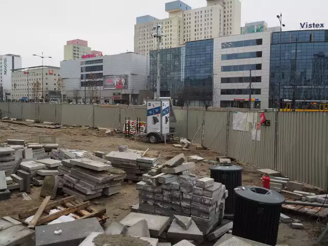 Budowa wieżowca Golden Tower Piotra Misztala jest wstrzymana. Powód jest zaskakujący: zablokowała ją... przebudowa ulicy Wojska Polskiego. Jak to możliwe?