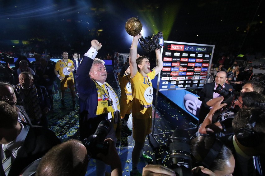 Vive Tauron Kielce po horrorze wygrał z Veszprem i zwyciężył w Lidze Mistrzów