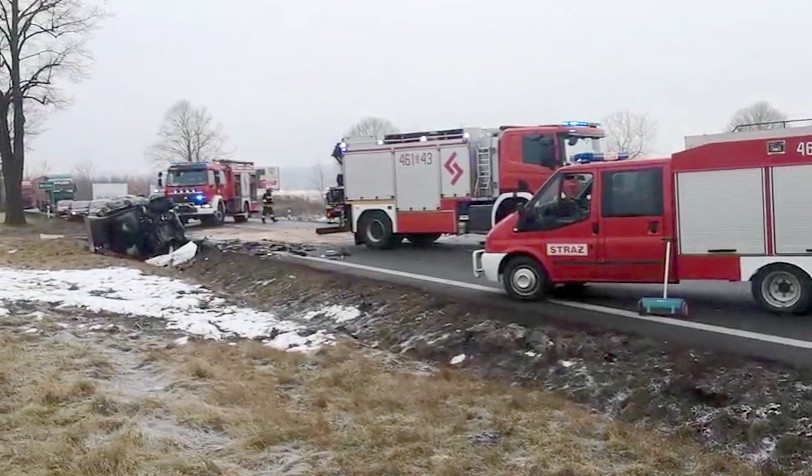 Tragiczny wypadek na DK8. Jedna osoba nie żyje, cztery ranne