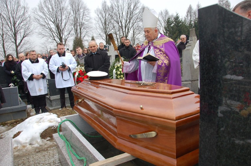 Pogrzeb kapelana Kłuska. Cudem uniknął śmierci w Afganistanie, zmarł w Lubczy [WIDEO, ZDJĘCIA]