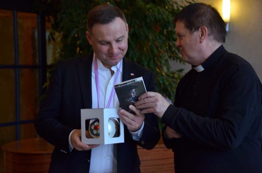 Prezydent Andrzej Duda otrzymał od ewangelików medal z okazji 500-lecia Reformacji ZDJĘCIA