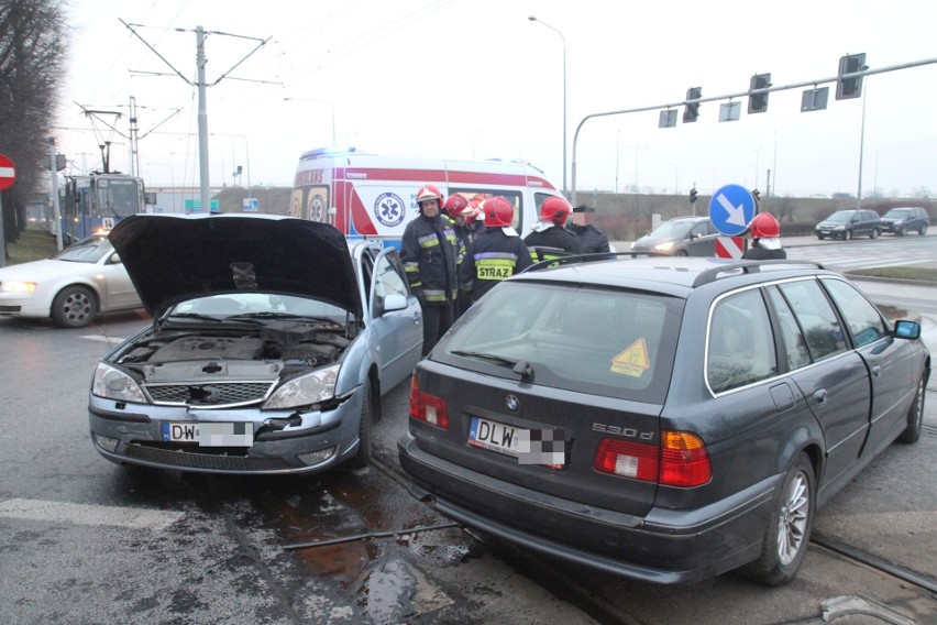 Zderzenie na moście Milenijnym. Duże utrudnienia w ruchu [ZDJĘCIA]