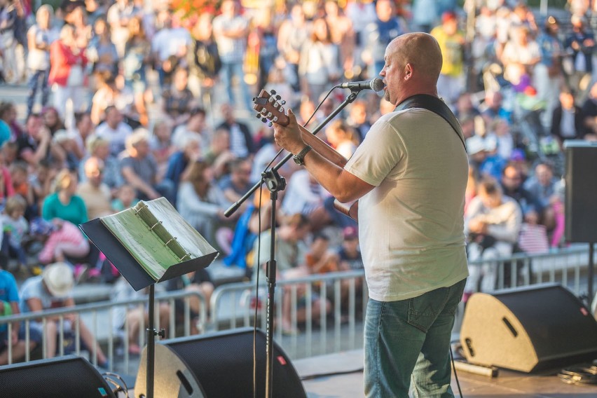 "Dni morza" w Ustce zakończyły się koncertami na scenie na...