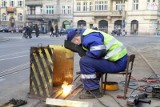 Znów awaria torowiska w centrum Wrocławia. I jeszcze wykolejenie