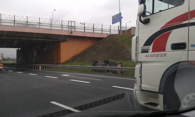 Dachowanie na autostradzie A2