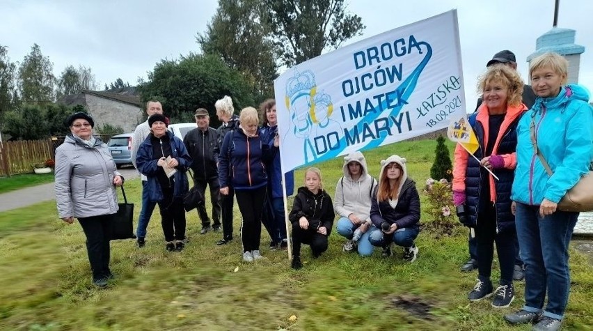 Zbiórka w Łaziskach przy kapliczce, potem pierwsze kroki...