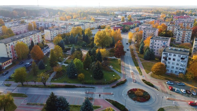 Zabieramy Państwa w kolejną jesienną podróż po Połańcu. Publikujemy nowe zdjęcia wykonane przez burmistrza Jacka Tarnowskiego, na których możemy zobaczyć między innymi centrum, czy okolice połanieckiego basenu w jesiennym wydaniu.Piękna Złota jesień w Połańcu - część I Więcej zdjęć na kolejnych slajdach>>>