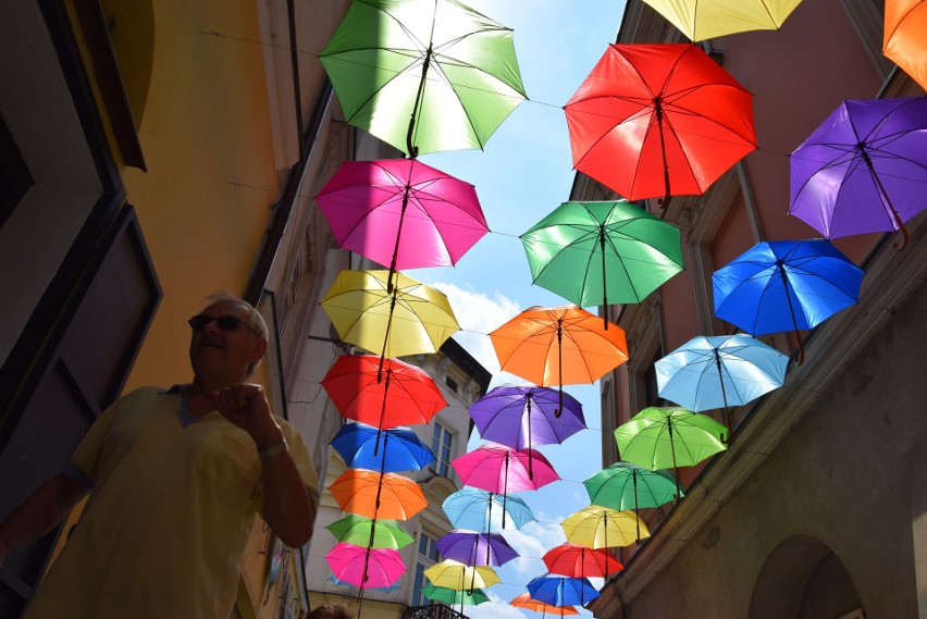 "Umbrella Sky" na Piekarskiej w Tarnowie