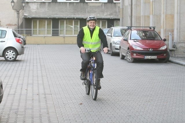 Marszałek Mirosław Sekuła na rowerze