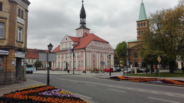 Start i meta gry znajdują się w ratuszu.