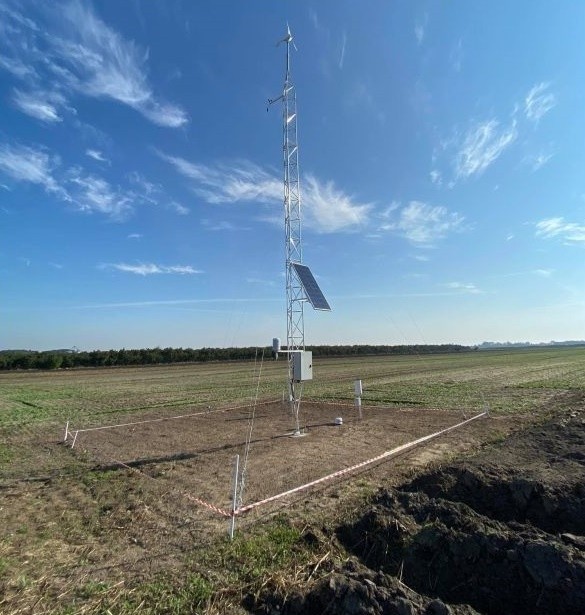 W Krzyżanówce pod Lipskiem powstaje automatyczna stacja meteorologiczna. Urządzenie pomoże rolnikom w planowaniu pracy i uzyskiwaniu lepszych zbiorów.